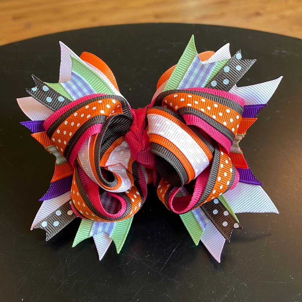 Custom made hair bow-absolutely exquisite-will go with everything!